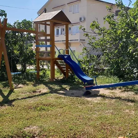 Apartment 4 Lopar