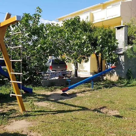 Apartment 4 Lopar