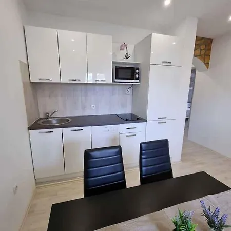 4 Apartment Lopar